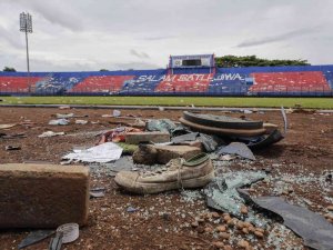 Endonezya’da Futbol Maçında Çıkan İzdihamda 32 Çocuk Hayatını Kaybetti
