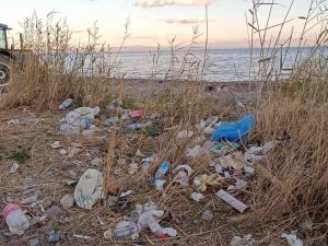 Turistler Gitti Çöpleri Kaldı