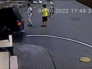 Gaziosmanpaşa Sokakta Oynayan Çocuklar Kazadan Saniyeler İle Kurtuldu: O Anlar Kamerada
