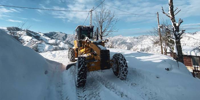 Rize’de Kar Seferberliği: 63 Köy Yolundan 44’ü Açıldı, Gözler Buzlanma Riskinde!