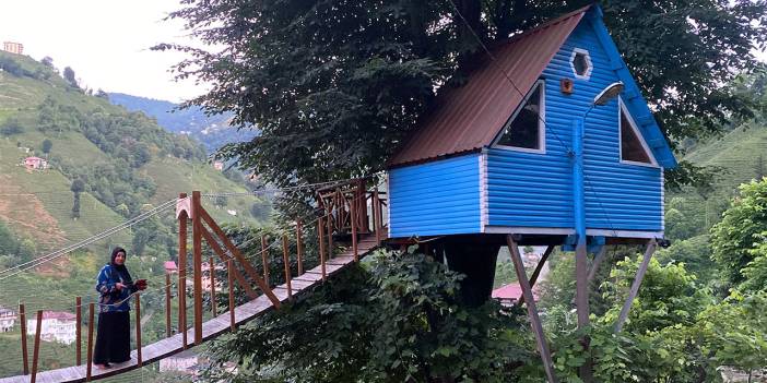 Rize'de iki kardeşin ağaç evine balkondan asma köprüyle ulaşı