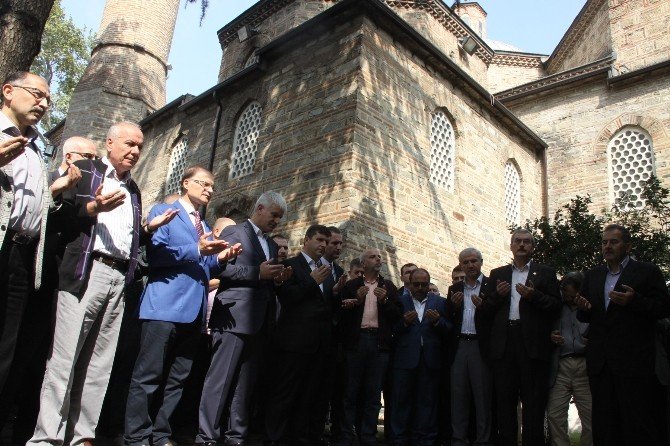 Ak Parti Seçim Startını, Türbede Dua İle Verdi