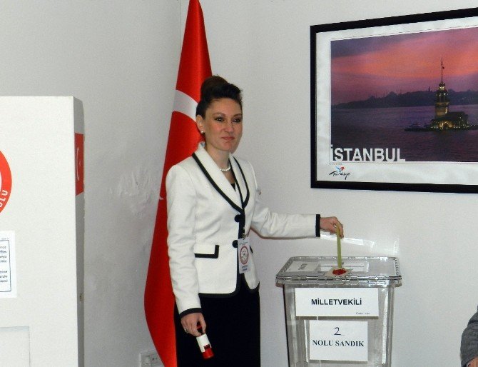 Kosova’daki Türk Vatandaşları Sandık Başına Gitti