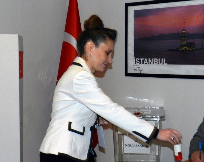 Kosova’daki Türk Vatandaşları Sandık Başına Gitti