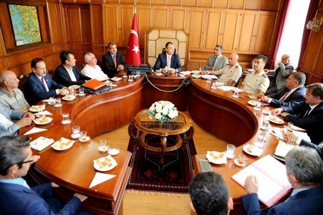 İzmir’de Siyasi Partiler “Centilmenlik” Dedi