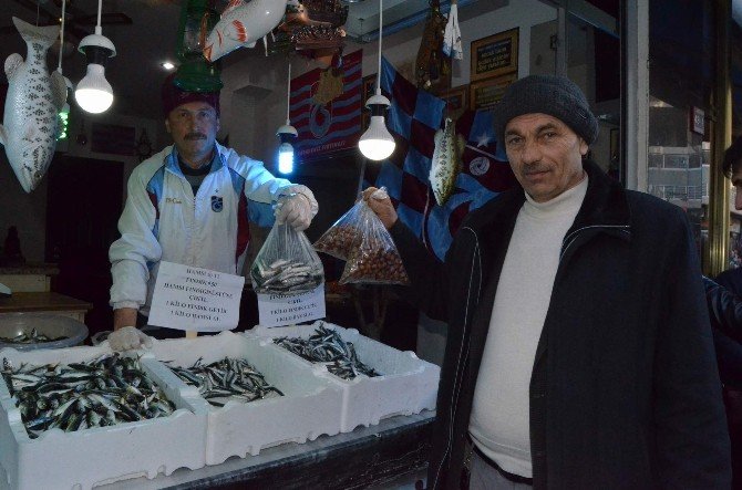 1 Kilogram Fındık Getirene 1 Kilogram Hamsi Dönemi