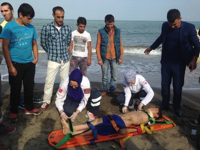 Okuldan Kaçıp Denize Giren Çocuk, Boğulmaktan Son Anda Kurtarıldı
