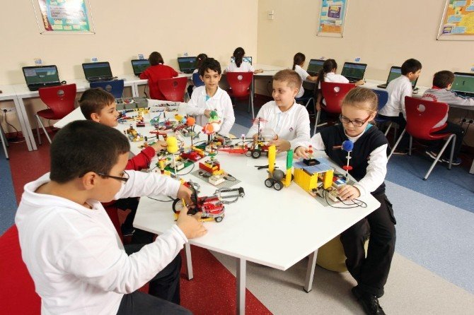 Bahçeşehir Koleji Stem Okulu Üreten Nesiller Yetiştiriyor