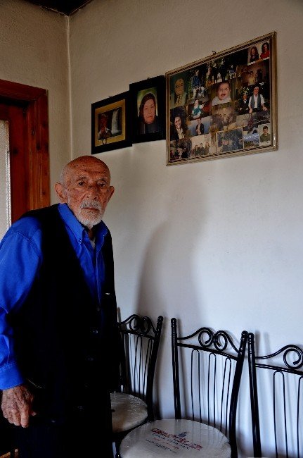 110 Yaşındaki Yaşlı Adamı Odaya Hapsedip Evinde Para Aradılar