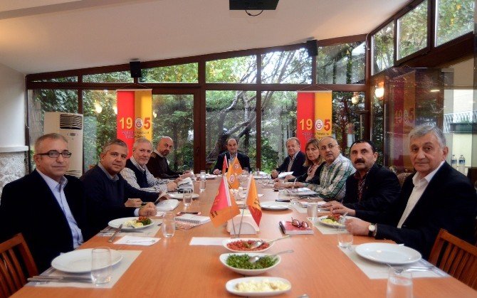 En İyi Sarı-kırmızı Kareler Seçildi