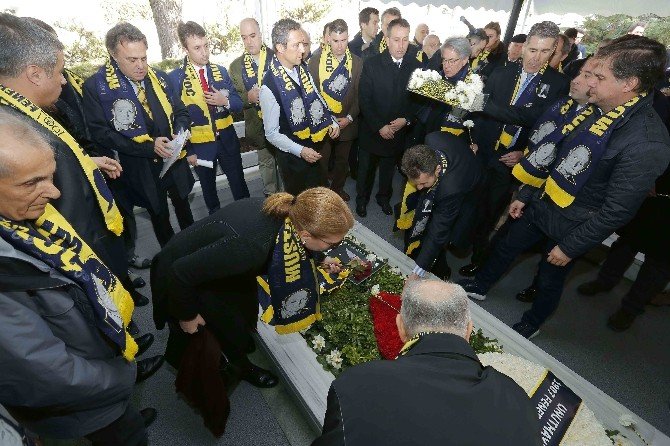 1907 Fenerbahçeliler Derneği, Mustafa Koç’u Kabri Başında Ziyaret Etti