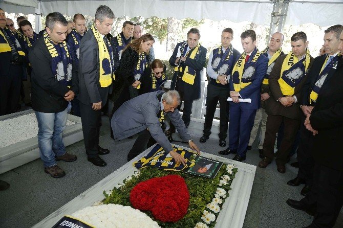 1907 Fenerbahçeliler Derneği, Mustafa Koç’u Kabri Başında Ziyaret Etti