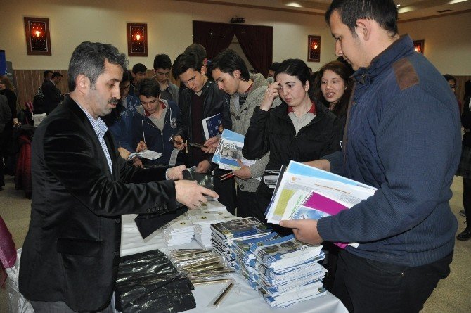 Üniversite Ve Meslek Tanıtım Fuarı Açıldı
