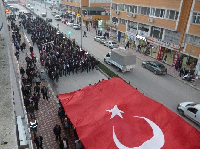 Turhal’da “Teröre Lanet, Şehitlere Vefa, Bayrağa Saygı” Yürüyüşü