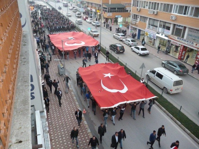 Turhal’da “Teröre Lanet, Şehitlere Vefa, Bayrağa Saygı” Yürüyüşü