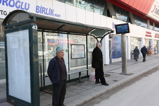 Bolu’da Akıllı Duraklar Çalışmaya Başladı