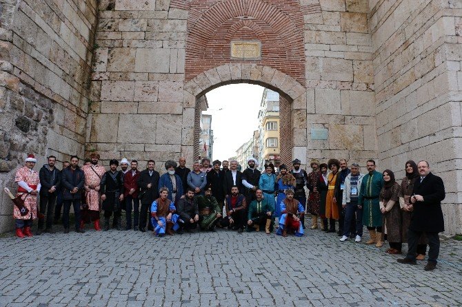 Okçuluk Çalıştayı Okçu Baba Türbesi’nde Dualarla Başladı