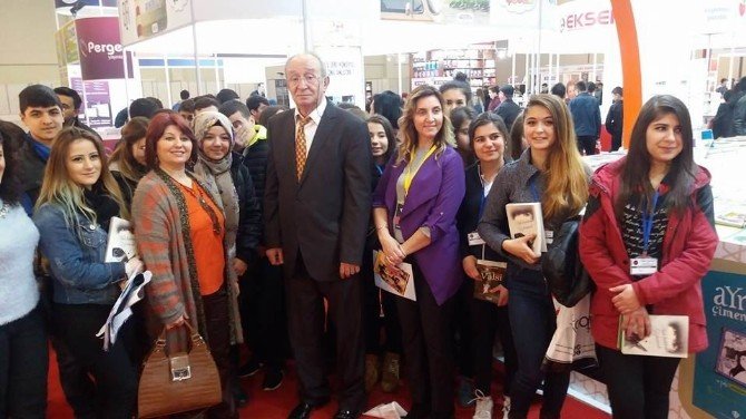 Tüyap’ta Kitapseverlere Yepaş Armağanı