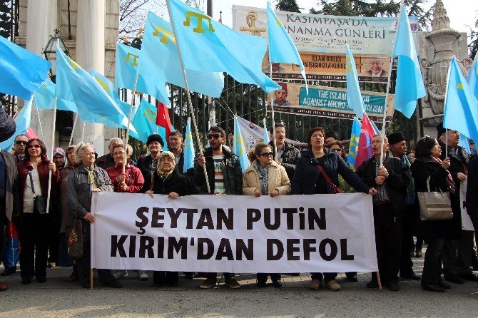 Rusya Konsolosluğu Önünde Kırım’ın İşgali Protesto Edildi