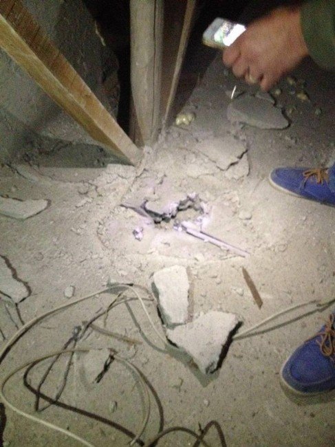 Bolu’da Apartmanın Çatısına Yıldırım Düştü