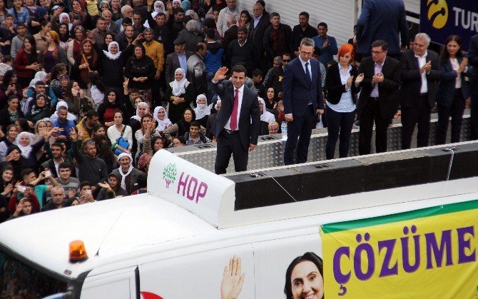 Demirtaş Mersin’den Barış Ve Silahların Susması Çağrısı Yaptı