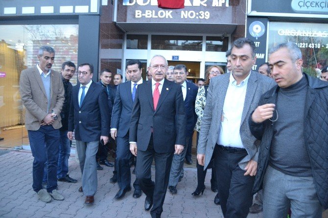 Chp Lideri Kemal Kılıçdaroğlu, Şehit Ailelerine Taziye Ziyaretinde Bulundu