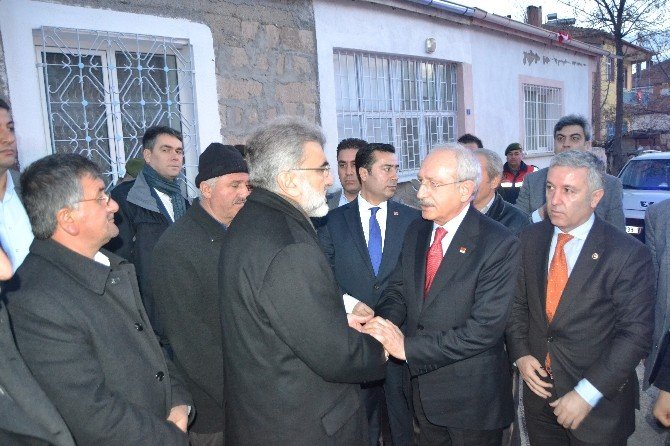 Chp Lideri Kemal Kılıçdaroğlu, Şehit Ailelerine Taziye Ziyaretinde Bulundu