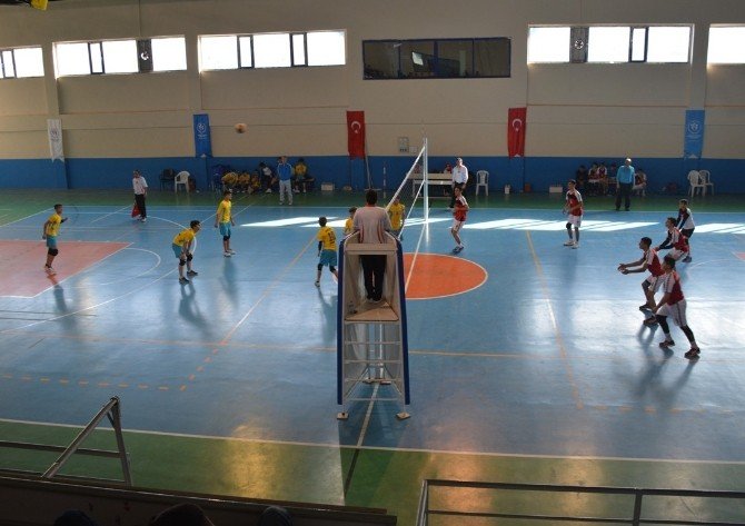 Tatvan’da Voleybol Müsabakaları Başladı