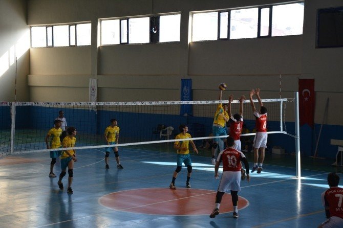 Tatvan’da Voleybol Müsabakaları Başladı