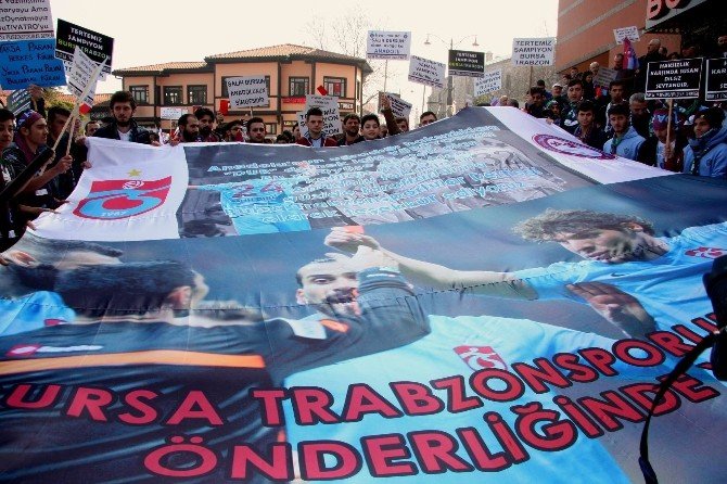 Trabzonspor Ve Bursaspor Taraftarından Horonlu Tepki