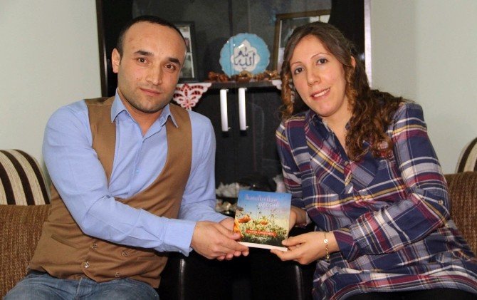 Kadınlara Şiddeti Protesto İçin Şiir Kitabına, “Kadınlar Güzel Sever” İsmini Verdi