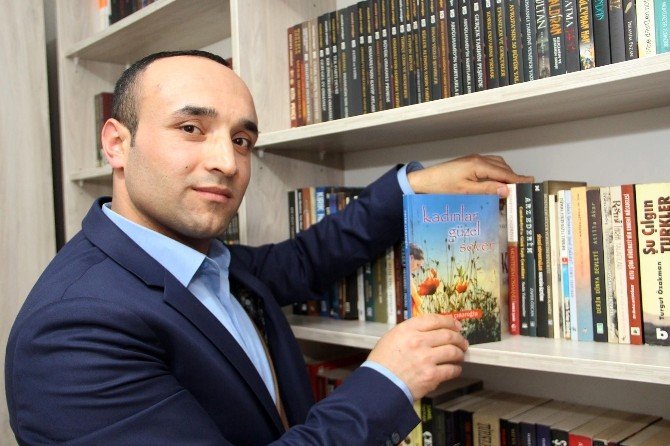 Kadınlara Şiddeti Protesto İçin Şiir Kitabına, “Kadınlar Güzel Sever” İsmini Verdi