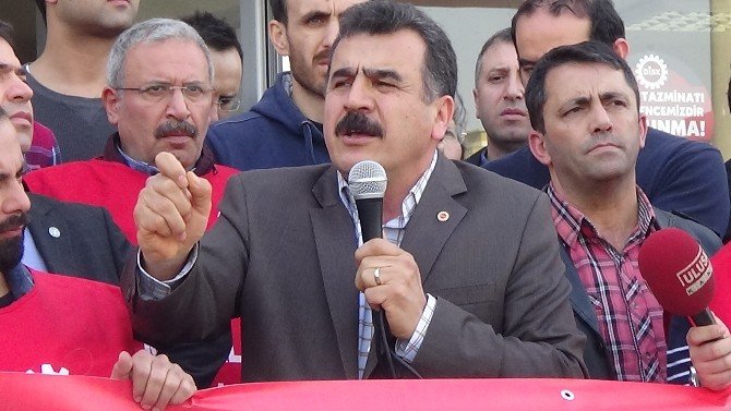 İşten Çıkarılan 10 Fabrika İşçisi İçin Yüzlerce Kişi Toplandı