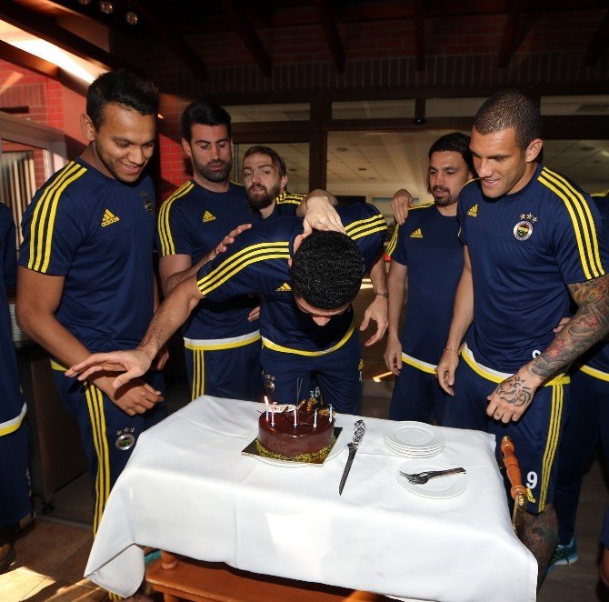 Fenerbahçe’de Derbi Öncesi Kutlama
