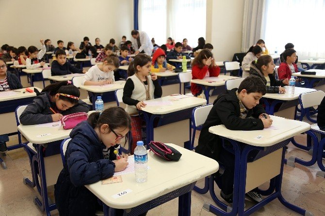 İhlas Koleji Başarılı Öğrencileri Destekliyor