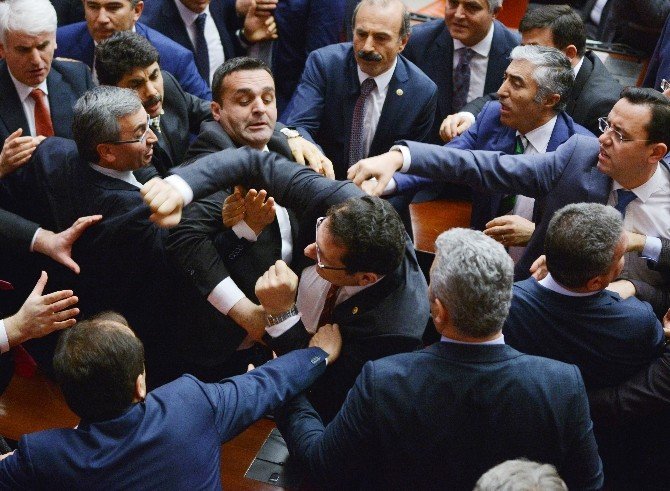 Chp’li Vekilın Cumhurbaşkanı İle İlgili Sözleri Meclisi Karıştırdı