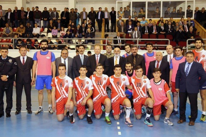 Torul’da Kaymakamlık Kupası Voleybol Turnuvası Başladı