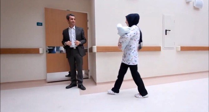 Hastane Personeli, ’Sen Kadınsın, Gel Yaparsın’ Klibinde Oynadı