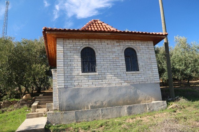 Hasan Dede Türbesi Ziyaretçi Akınına Uğruyor