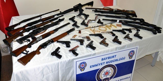 Bayburt Polisinden Kaçak Silah Operasyonu
