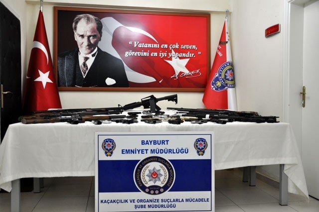 Bayburt Polisinden Kaçak Silah Operasyonu