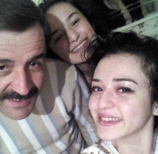 Gözü Yaşlı Aile, Bir Haftadır Kayıp Kızlarını Arıyor