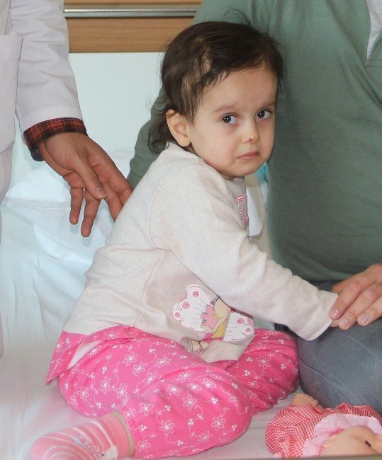 3 Yaşındaki Zehra Hayata Tutundu