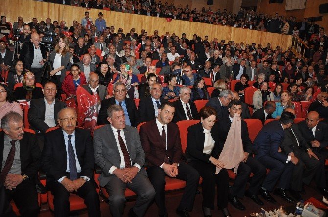 Meral Akşener Partililerle Bir Araya Geldi