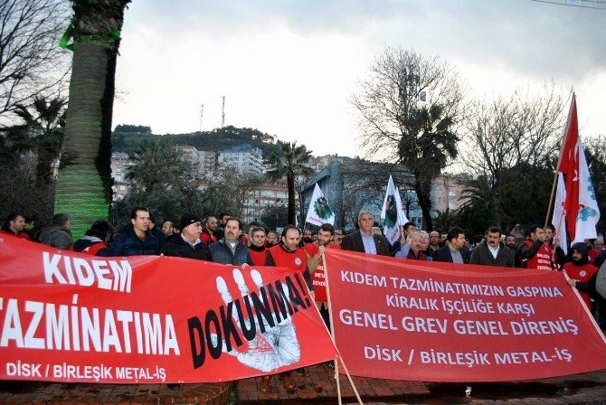 Metal İşçileri Kıdem Tazminatı İçin Yollara Döküldü