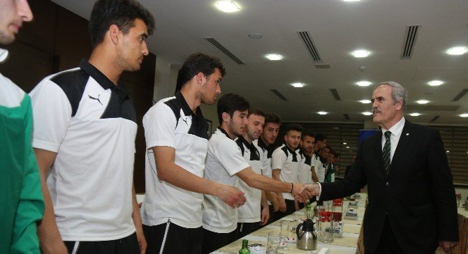 Altepe’den Bursaspor Alt Yapı Takımına Yemek