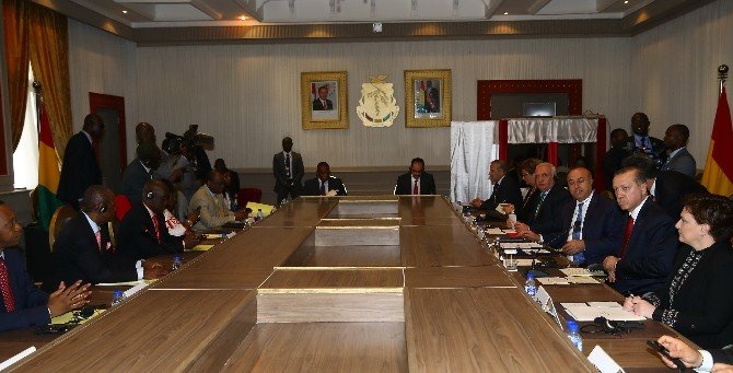 Cumhurbaşkanı Erdoğan’a Gine’de Şeref Madalyası Takdim Edildi