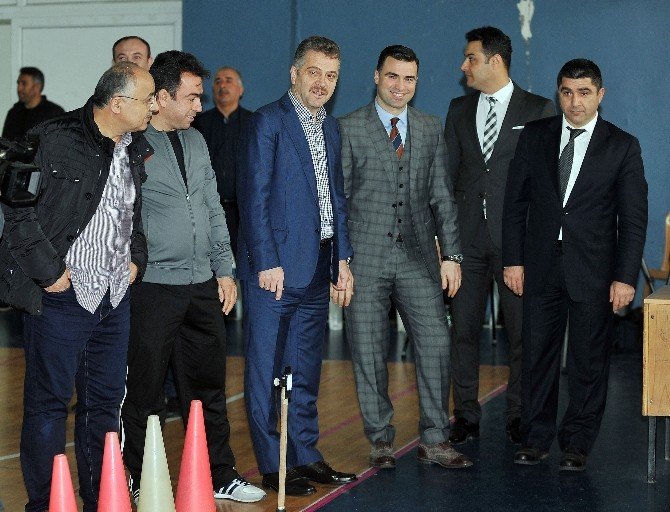 Hakan Ünsal’dan Genç Sporculara Destek