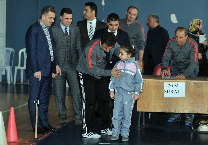 Hakan Ünsal’dan Genç Sporculara Destek