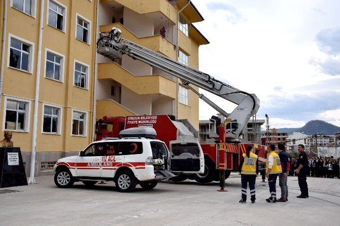 Gerçeğini Aratmayan Kurtarma Tatbikatı Nefes Kesti